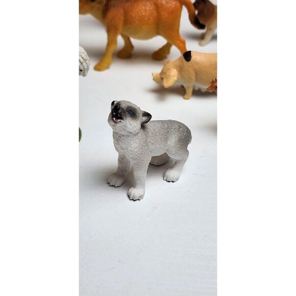 Set of 9 Plastic Farm Animals, Replacement pieces - Picture 5 of 8